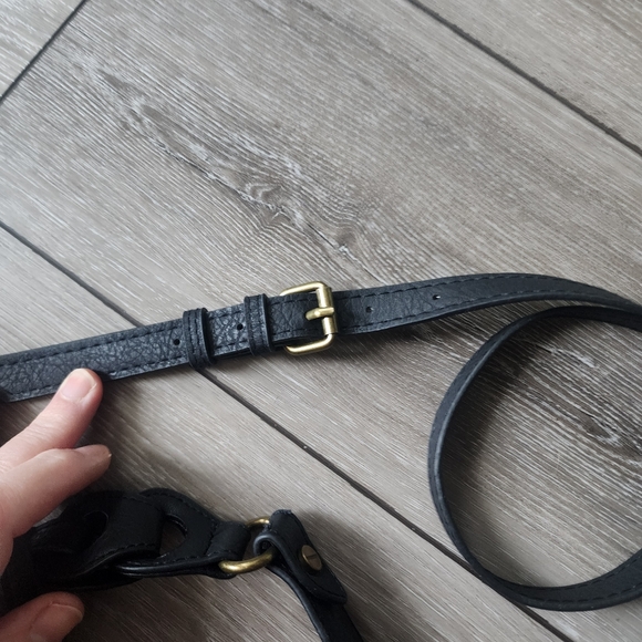 Black purse with detachable crossbody strap - Picture 9 of 16